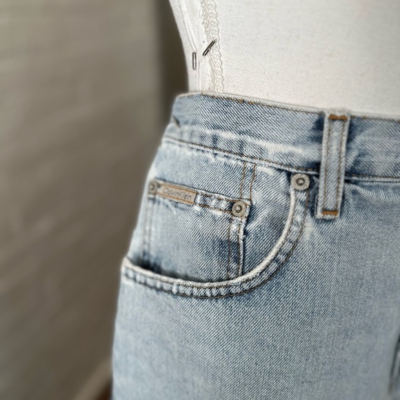 Calvin Klein 2000s Light Wash High Waisted Distressed Denim Shorts - Picture 6 of 9